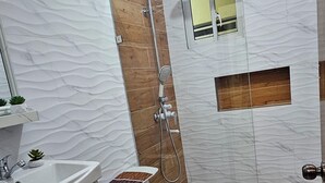 A bathroom with a toilet, sink, and shower. - Lila House (Samaná)