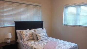 3 bedrooms, iron/ironing board, WiFi, bed sheets