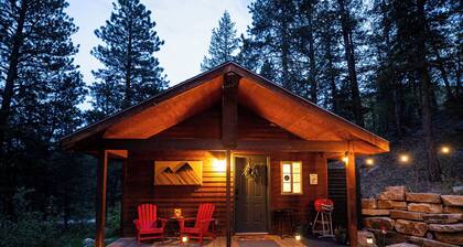 Private Hiking Trail! 2.4 miles to Estes Park, near RMNP w/ King bed. Dogs ok!