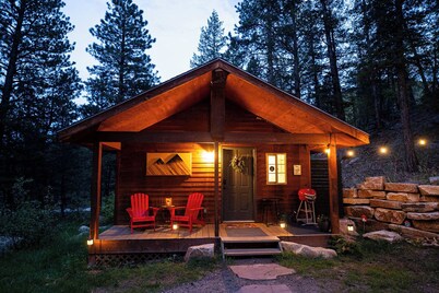 Private Hiking Trail! 2.4 miles to Estes Park, near RMNP w/ King bed. Dogs ok!