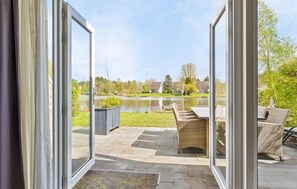 Outdoor dining - Stunning home in Vlagtwedde with WiFi (Vlagtwedde)
