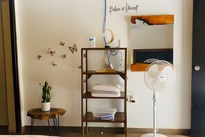 1 habitación, tabla de planchar con plancha, wifi y ropa de cama 