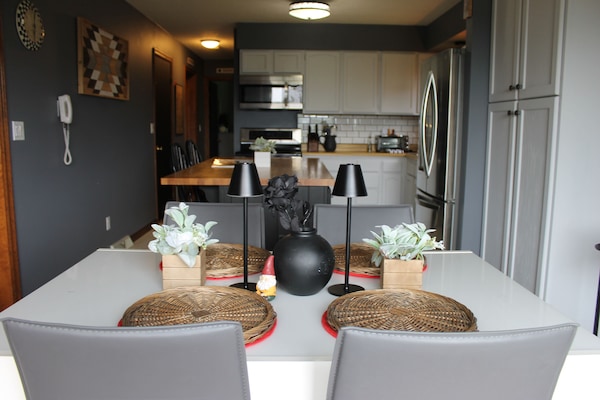 Geladeira, micro-ondas, fogão, cooktop