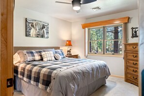 5 bedrooms, desk, iron/ironing board, free WiFi