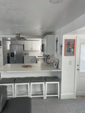 Microwave, oven, stovetop, coffee/tea maker - Welcome to Island Vibes with a Modern Touch! Come enjoy Pine Island. (Saint James City)