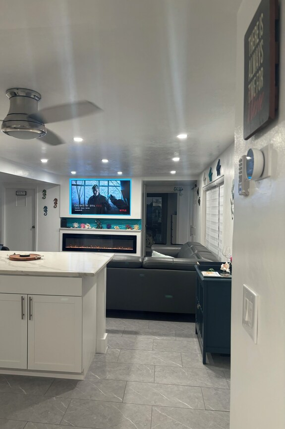 Welcome To Island Vibes With A Modern Touch! Come Enjoy Pine Island. - Cape Coral, FL