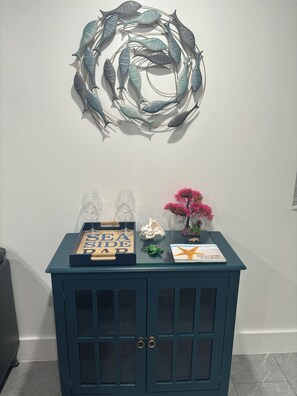 Interior - Welcome to Island Vibes with a Modern Touch! Come enjoy Pine Island. (Saint James City)