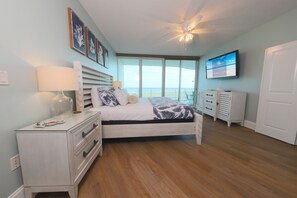 3 habitaciones, tabla de planchar con plancha y cuna de viaje