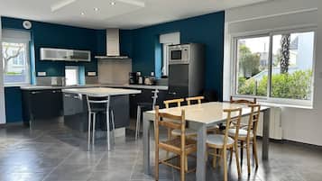 雪櫃、微波爐、焗爐、洗碗機