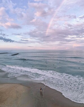 Sun loungers, beach towels - Sea La Vie Retreat – Just a 3-Minute Walk to the Beach (Virginia Beach)