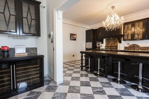 Fridge, oven, stovetop, cookware/dishes/utensils