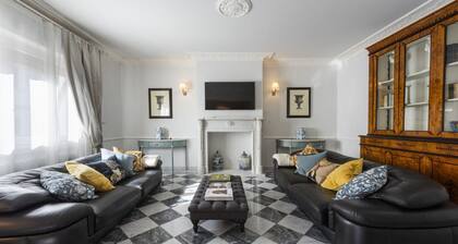 Ippopotamo in Florence by Mmega