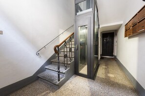 Unclassified image, 5 of 65, button