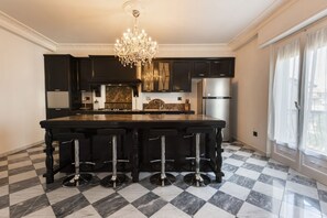 Unclassified image, 3 of 65, button