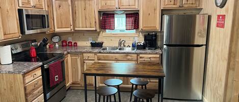 KĂŒhlschrank, Mikrowelle, Ofen, Herdplatte