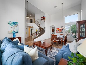 Smart TV, fireplace, music library, video library - Golf Views, Heated Pool, Spa, Grass, Games FUN! (Gilbert)