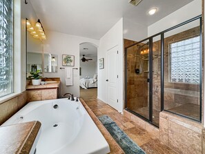 Shower, jetted bath, hair dryer, towels - Golf Views, Heated Pool, Spa, Grass, Games FUN! (Gilbert)