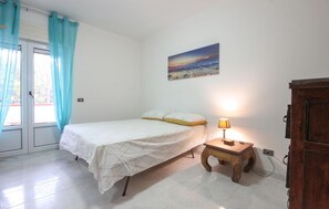 2 bedrooms, bed sheets