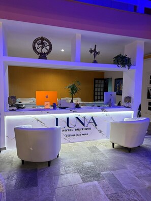 Reception - LUNA Hotel Boutique (Guarujá)