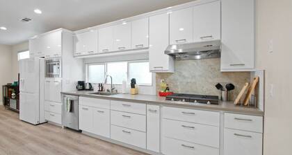 Elegant Midtown Getaway