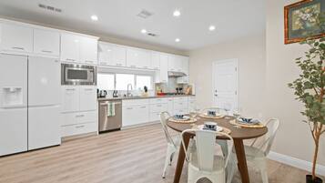 Fridge, microwave, stovetop, dishwasher