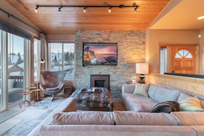 Smart TV, fireplace, offices, computer monitors
