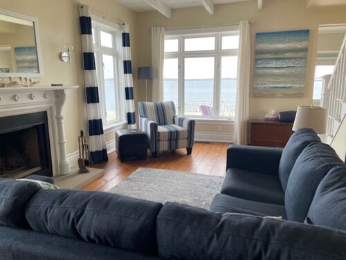 Oceanfront 3-Bedroom Captain's House