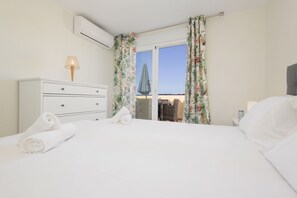 2 bedrooms, iron/ironing board, WiFi, bed sheets - Apartment; sea views, large terrace, close to beach; El Faro, Mijas (Mijas)