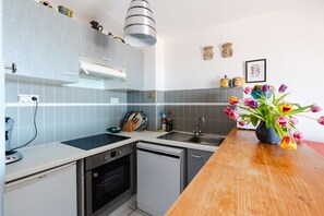 Kühlschrank, Geschirrspüler, Toaster, Kochgeschirr/Geschirr/Besteck
