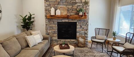 Smart TV, fireplace
