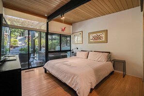 3 bedrooms - Modern Luxury Home w/ Sweeping Ocean Views & Indoor Pool/Spa (Redondo Beach)