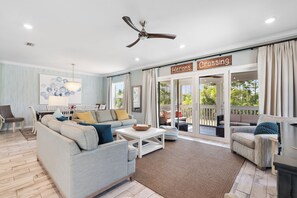 Smart-TV, DVD-spiller og bøker