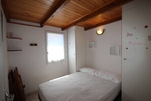1 bedroom - Lovely corner house, beautiful terrace, sleeps 5, air conditioning kitchen, 400 metres from the... (PORTIRAGNES)