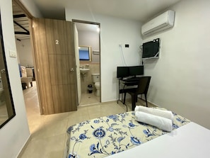 Comfort Room, 1 Double Bed | Desk, laptop workspace, free WiFi, bed sheets - CASA MANGO (Cali)