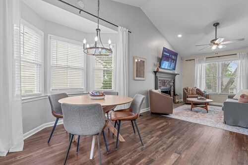 Weekday Savings! 3BR Stay Close to Downtown