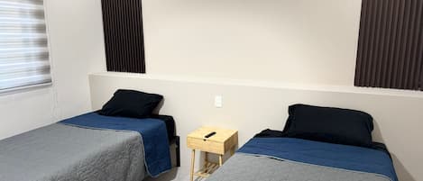 Habitación básica | Escritorio, espacio para trabajar con laptop y wifi gratis