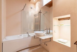 Bidet - Fabulous residence overlooking Piazza Erbe (Verona)