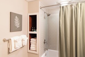 Hair dryer, towels - Urban Woods Retreat | In the Heart of Downtown (Duluth)