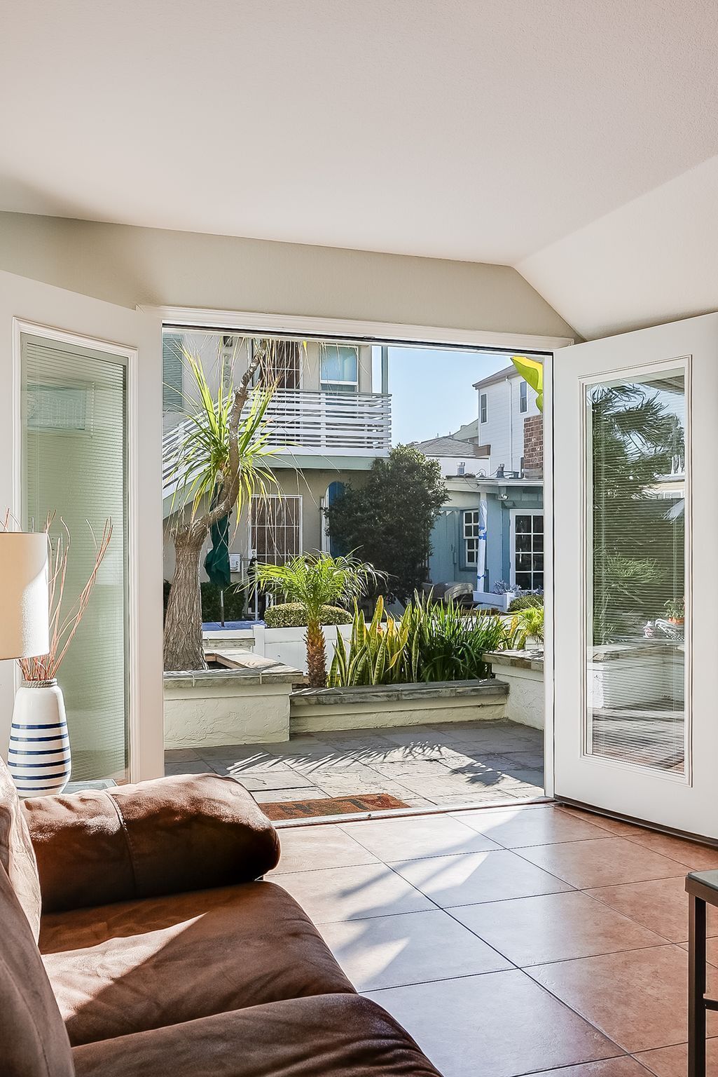 المنشأة من الداخل