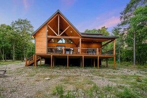 Exterior - Pining For You · Secluded Gem: Ping Pong | Hot Tub | Spacious Deck (Broken Bow)