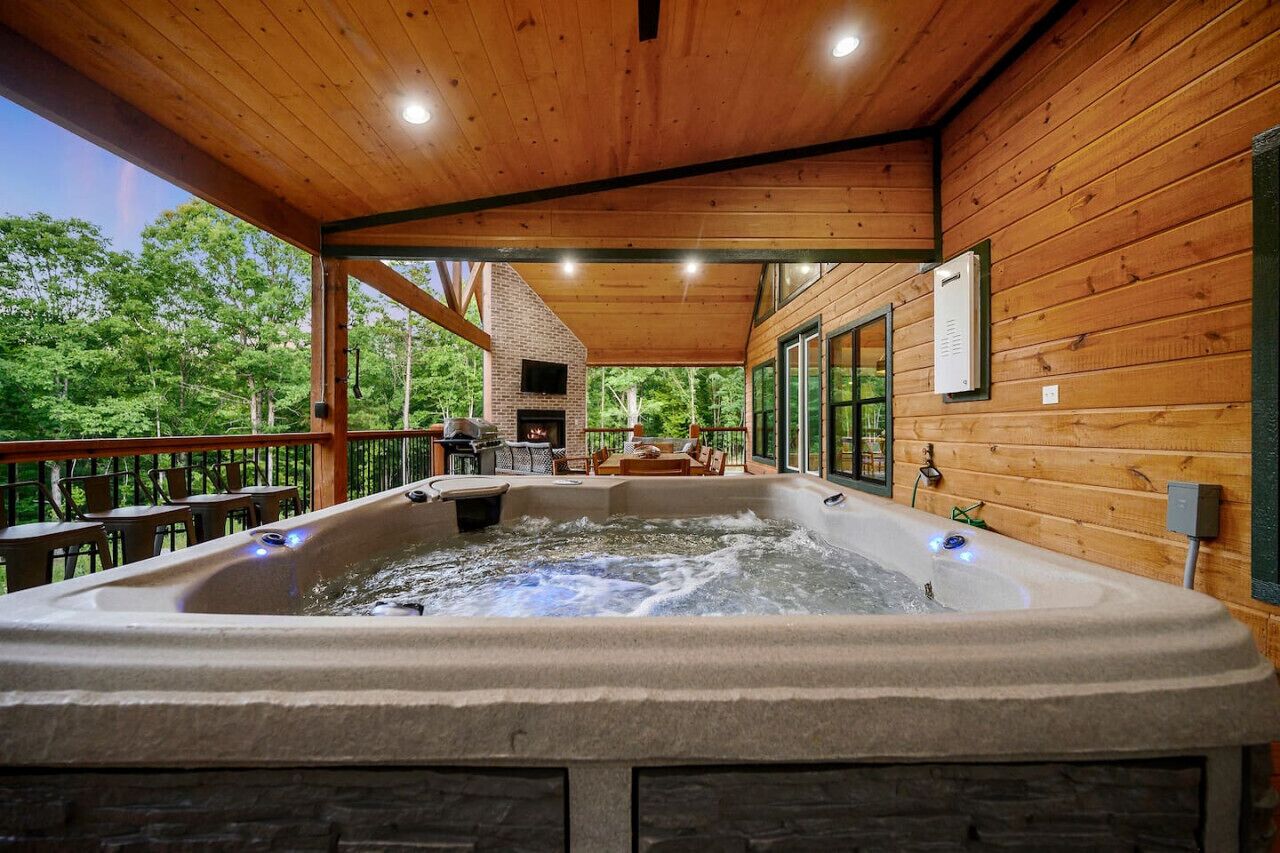 Outdoor spa tub
