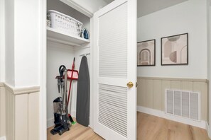 Interior - Cozy modern duplex 5 min to downtown Spartanburg (Spartanburg)