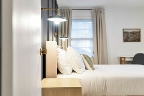 2 bedrooms, iron/ironing board, WiFi, bed sheets - Cozy modern duplex 5 min to downtown Spartanburg (Spartanburg)