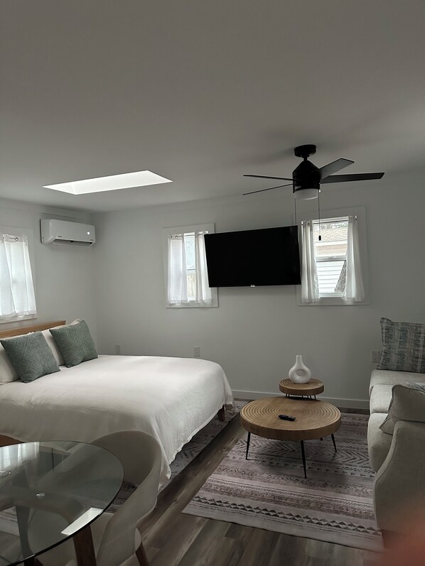 1 habitación, tabla de planchar con plancha, wifi gratis y ropa de cama