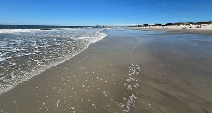 Cozy beach studio within walking distance to the beach.