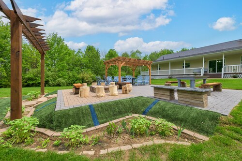 Eagle Point! Discover serenity in our secluded oasis! Hagar Shores park/Beach area