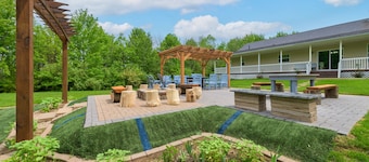Eagle Point! Discover serenity in our secluded oasis! Hagar Shores park/Beach area