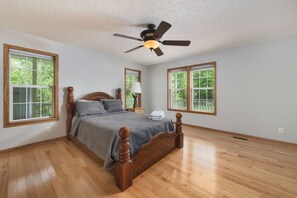 3 Schlafzimmer, BĂŒgeleisen/BĂŒgelbrett, kostenloses WLAN, BettwĂ€sche