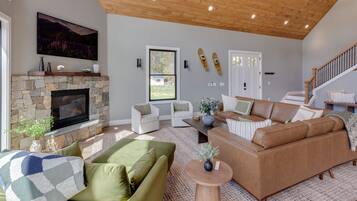 TV connectée, cheminée, baby-foot, table de tennis de table