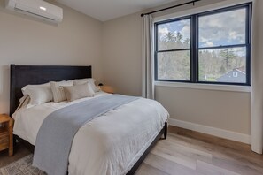 4 Schlafzimmer, Schreibtisch, Bügeleisen/Bügelbrett, Reisekinderbett